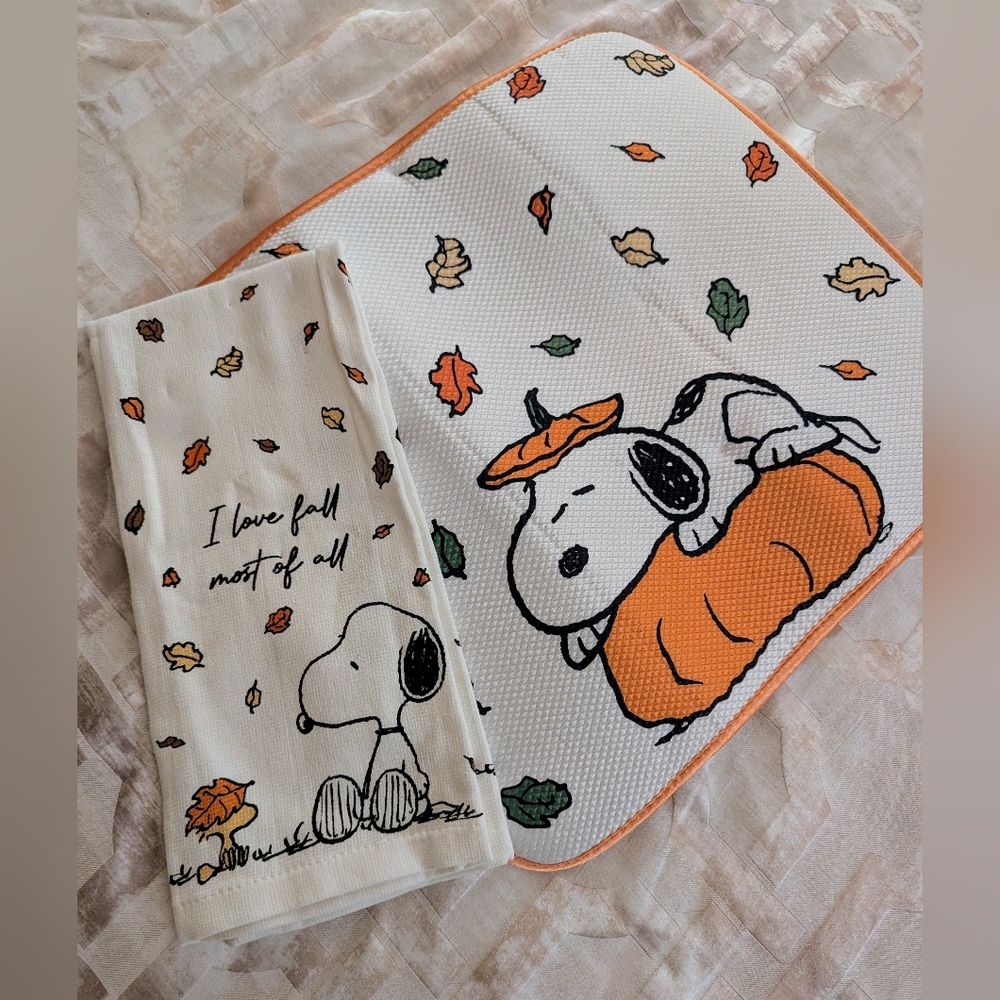 NWOT Snoopy Fall Kitchen Towel & Drying Mat Set